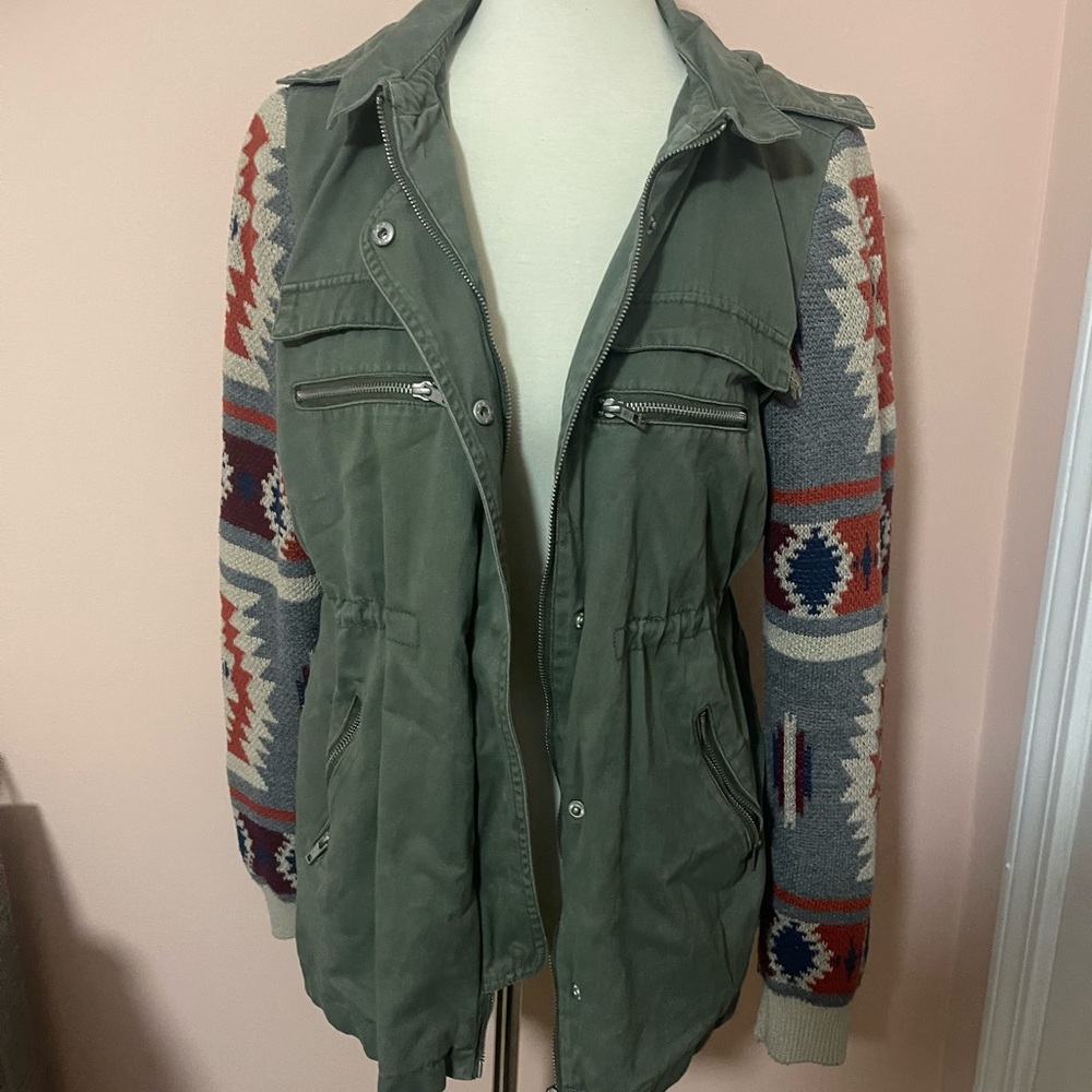 Thread & Supply Olive Utility Jacket with Colorful Aztec Pattern Sleeves Sz L - Picture 2 of 7